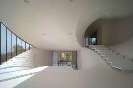 Unusual living topography in VilLa NM by UNStudio