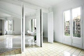 White Renovated Apartment in Barcelona by ARQUITECTURA-G