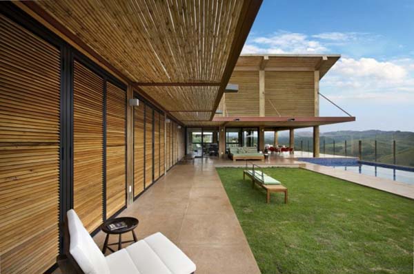 Contemporary one storey mountain retreat in Brazil