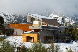 Amazing Architectural Home in Argentina by G2 Estudio (Ribbon House)