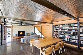 Old farm transformed into a contemporary residence in Australia