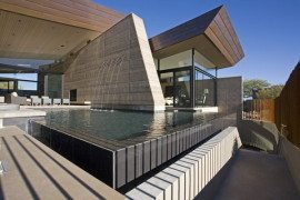 Splendid rammed earth house in Arizona