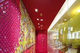 Colours encouraging communication: Bangkok University Creative Center (Video)