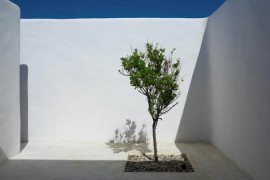 The fantastic White Cycladic House under the Aegean sun