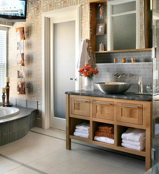 gray cream bathroom1 10 Stylish Colored Bathrooms: Modern, Sleek 