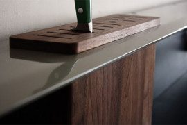Backsplash Shelf With Integrated Knife Block Helps Spruce Up Kitchen Storage