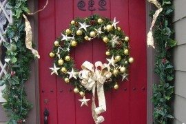 Ideas for Christmas Door Decorations