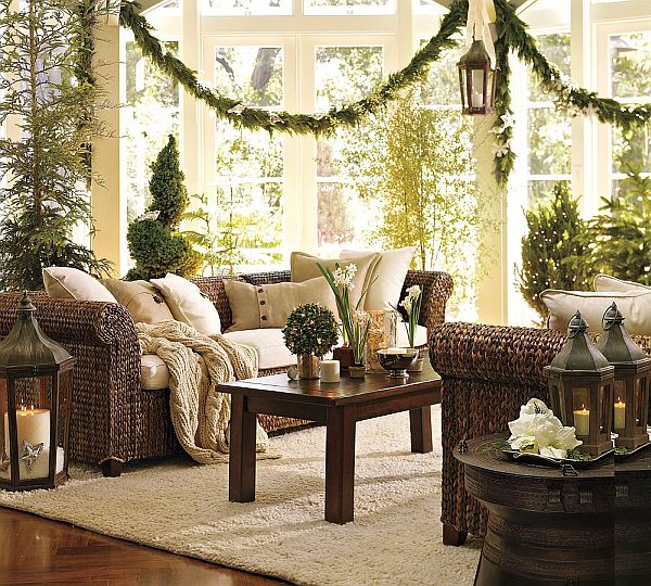 ... Traditional Christmas Decorations Bring Warmth to Your Home