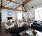 Top Floor 2 Bedroom Love Nest in Kensington Church Court, London 1
