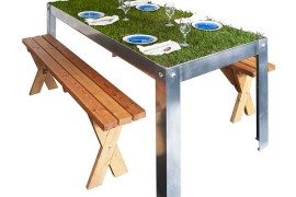 picNYC Real Grass Table Brings “Rural” to the Urban Residence