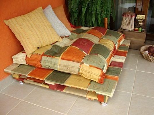 Country Sofa from Shipping Pallets Ultimate Pallet Furniture Collection: 58 Unique Ideas