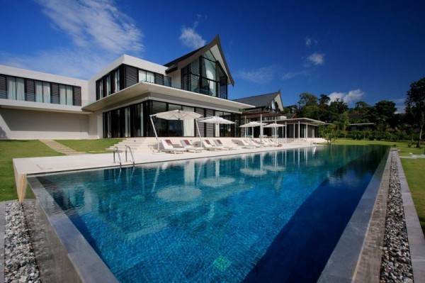 Luxurious Phuket Villa with great pool view 600x399 Stunning Beach Residence in Phuket, Thailand