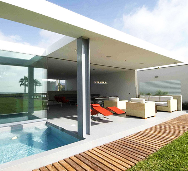 Creative Minimalist Beach House Design for Large Space