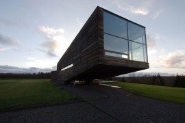 Utriai Residence: Cantilevered home looks like a ship on the waves!