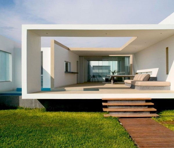 beach house - lavish white living room