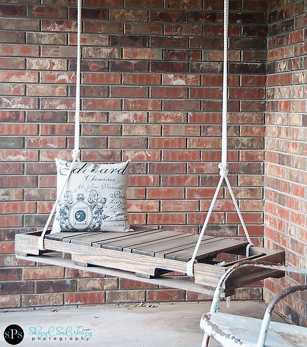 DIY Pallet Swing Simple and easy way to craft up your own swing!