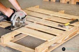 DIY Pallet Swing: Simple and easy way to craft up your own swing!