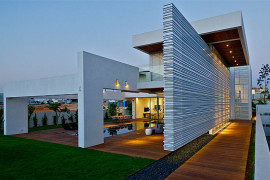 Contemporary House in Israel Dazzles with Glass and Metal Magic!