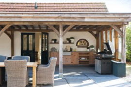 Creating the Ideal Outdoor Summer Kitchen this Fall