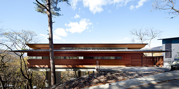 Cantilevered Contemporary Japanese Home by Kidosaki Architects