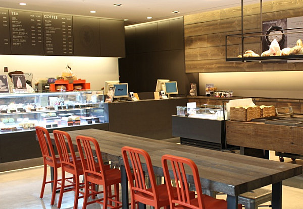 Chic restaurant tables and chairs for the modern home Cafeteria vintage chic