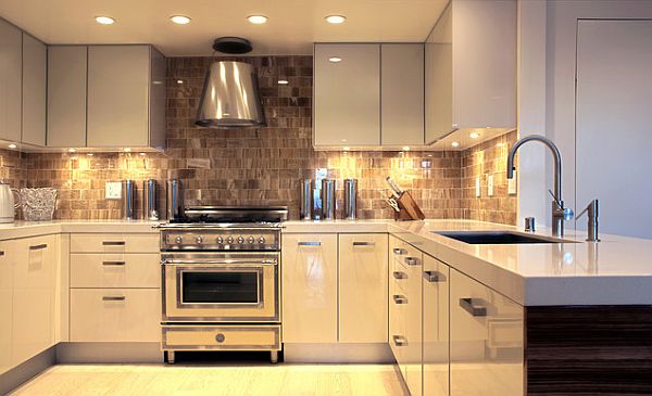 ultra modern glossy kitchen with under cabinets lighting Under Cabinet Lighting Adds Style and Function to Your Kitchen