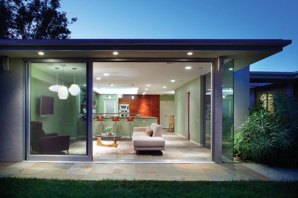 Minimalist Houses With Sliding Doors 