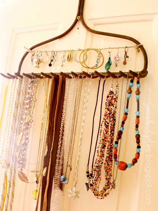 DIY-Jewelry-Organizer-Rake.jpg