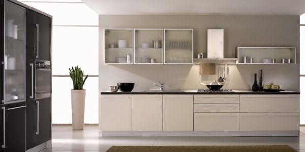 Замечательный использование стекла в черно-белую кухню 28 кухонный шкаф Идеи со стеклянными дверцами для игристых Современный дом