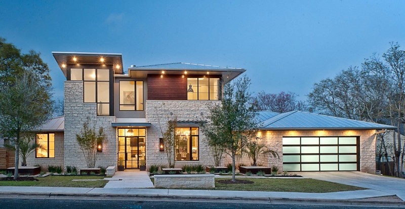 Contemporary Texas Residence Combines Antique Touches With Cool Blue