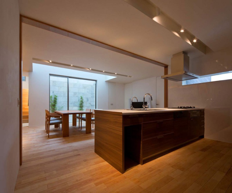 Minimalist Japanese Residence Blends Privacy With An Airy 
