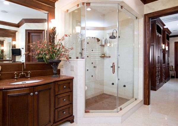 Traditional master bath with a steam shower