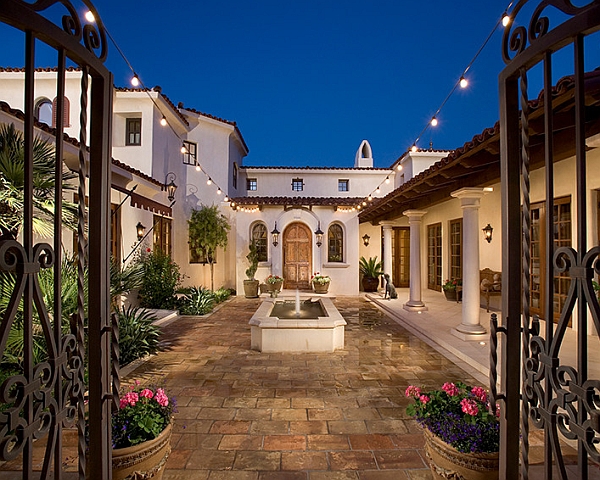 Beyond the holidays: radiant string light ideas that sparkle all ... Décor patio Lights