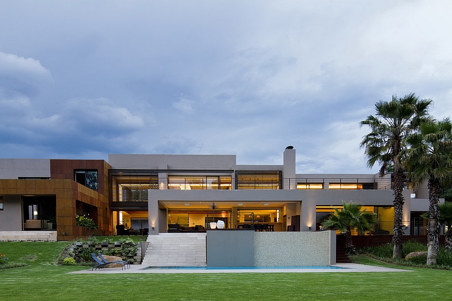 Dramatic Contemporary Residence Amazes With Stunning ...