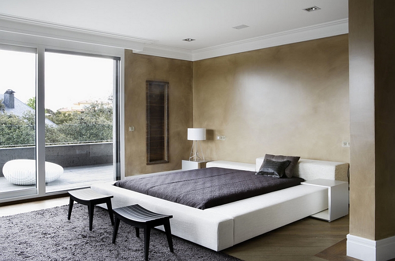 Minimalism Combined With Modern Mediterranean Look In The Bedroom 