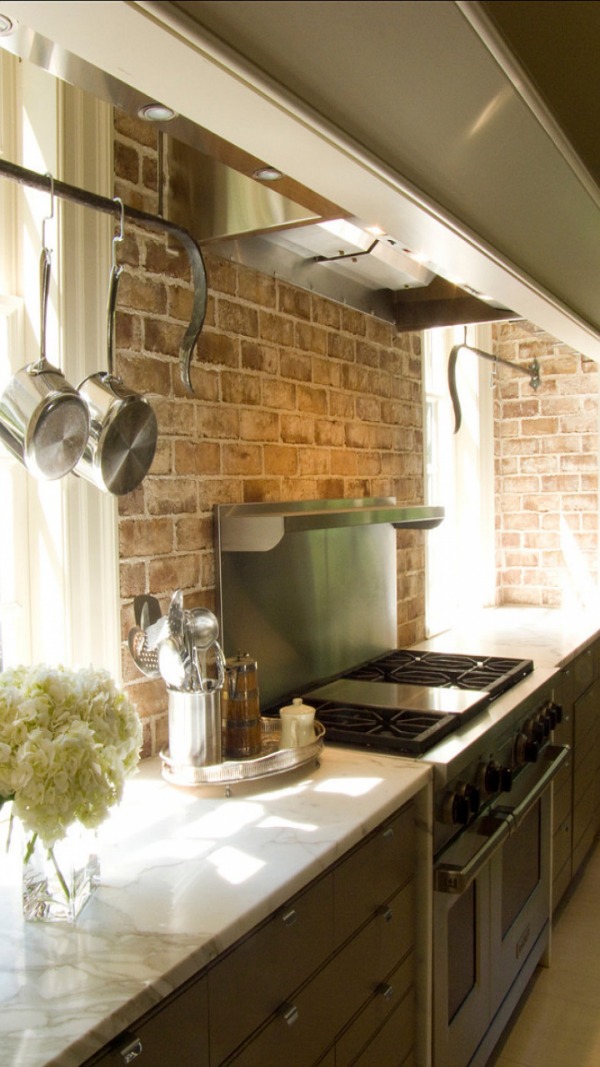 Creatice Brick Back Splash for Small Space