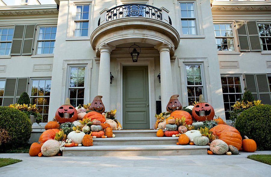 A pumpkin display that epitomizes fall! [Design: Southern Botanical]