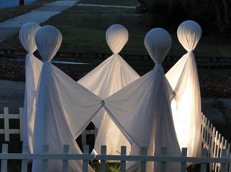 Basketballs, pipes and fabric create this Halloween ghost scene [Design: beckbhill]
