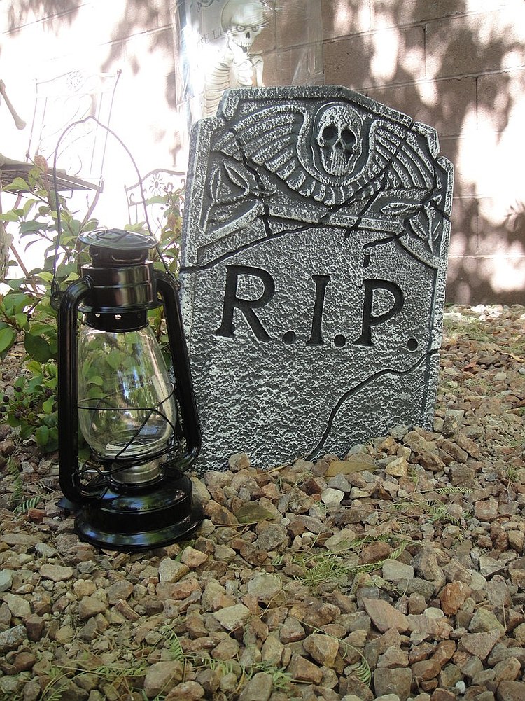 Carve out a DIY Tombstone this Halloween [Design: Kgrahi]