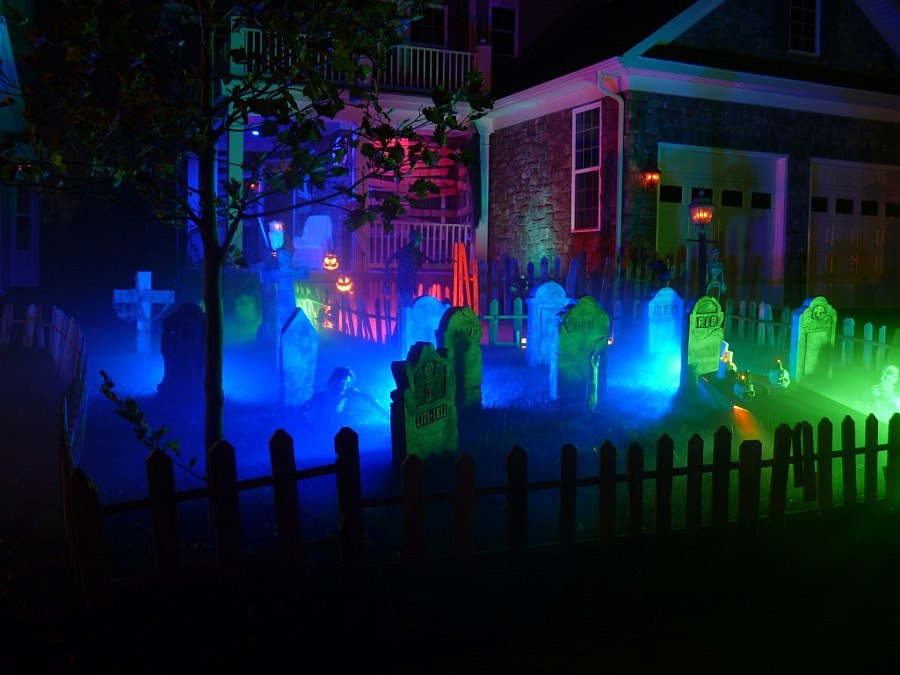 Getting the Halloween lighting for front yard spot on [From: Halloween Forum]