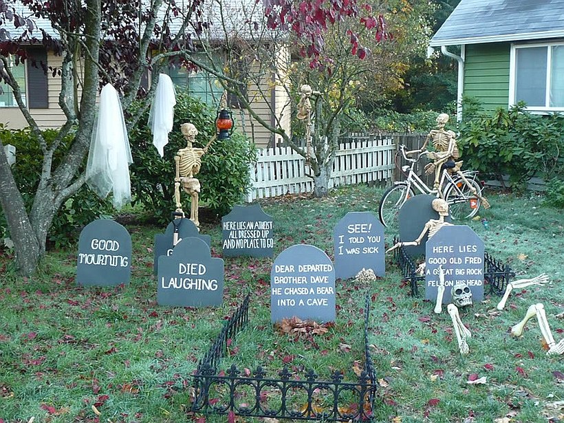 Halloween gravestones that make an impact [From: The Budget Decorator]