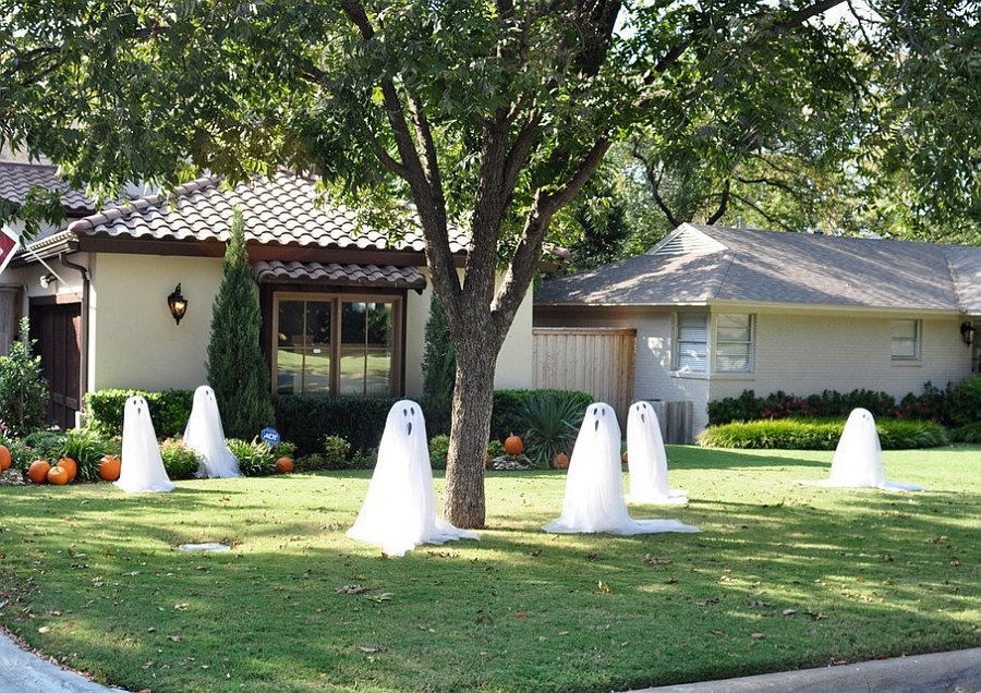 Haunted yard design idea for a fun Halloween [Design: In Sight Designs Unlimted]