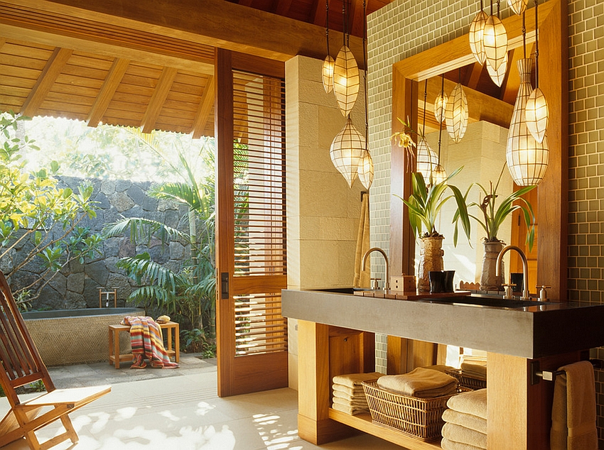 A lovely blend of Asian and tropical styles in the bathroom [Design: ZAK Architecture]