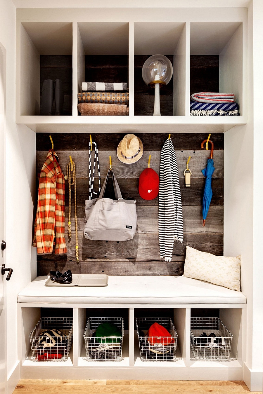 Mudroom design idea for the modern home