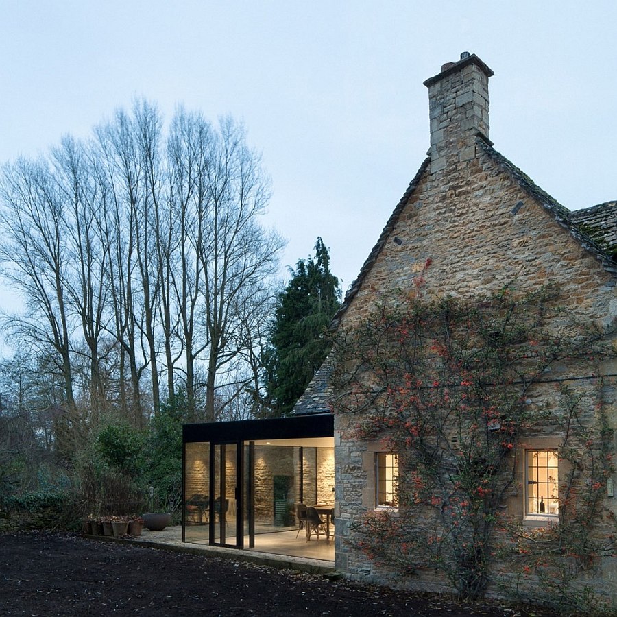 Contemporary extension of the cottage houses the dining room and kitchen 17th Century British Cottage gets a Glassy Modern Extension