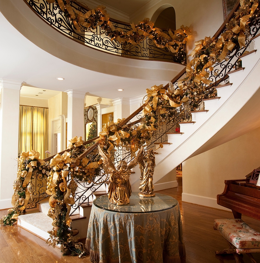 23 Gorgeous Christmas Staircase Decorating Ideas