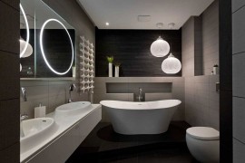 Exquisite use of pendant lights in the stunning master bath
