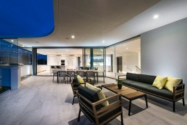 Pop of yellow for the simple outdoor lounge