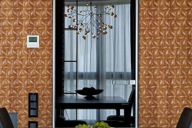Smart placement of the mirror ensures in better ventilation of the room