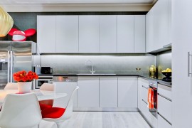 Tulip chairs and table make up the space-saving dining area